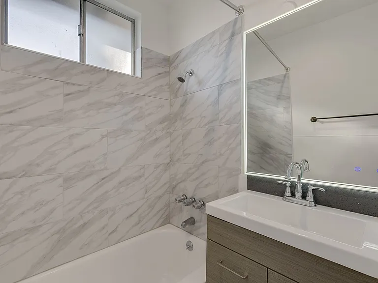 4500 N Lakewood Blvd — Photo 22