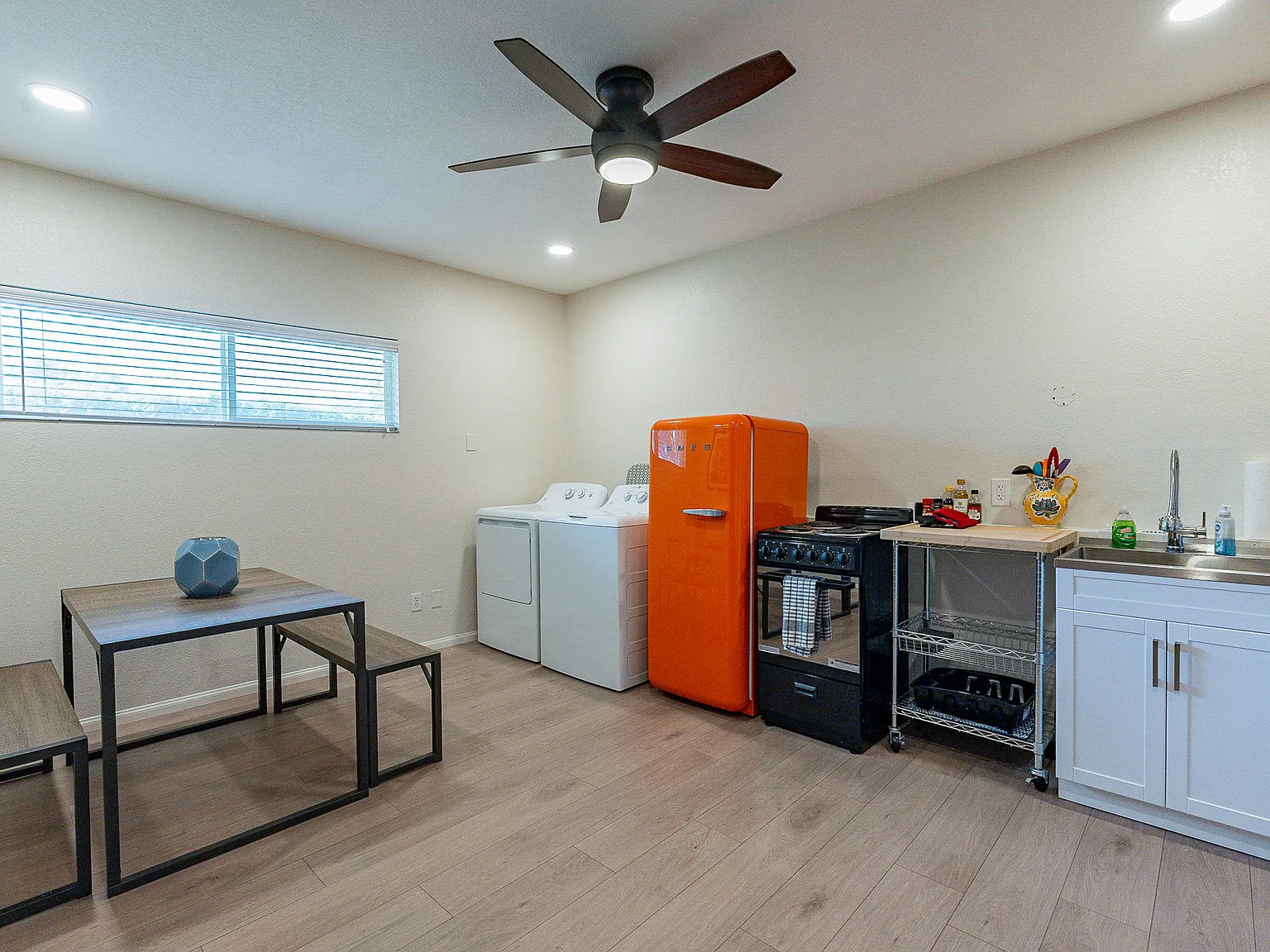 Studio, 725 sqft, $1,475 — Photo 2