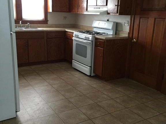 3rd image of 2317 Oak Ave