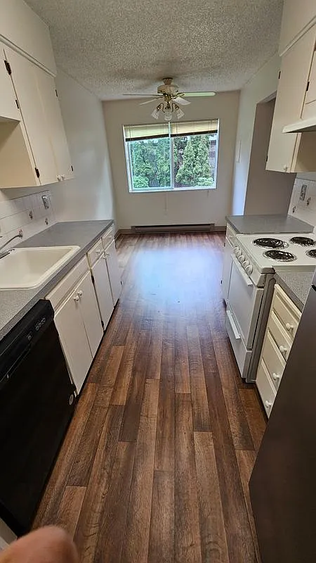 2 bed, 1.0 bath, 792 sqft, $1,635 — Photo 3