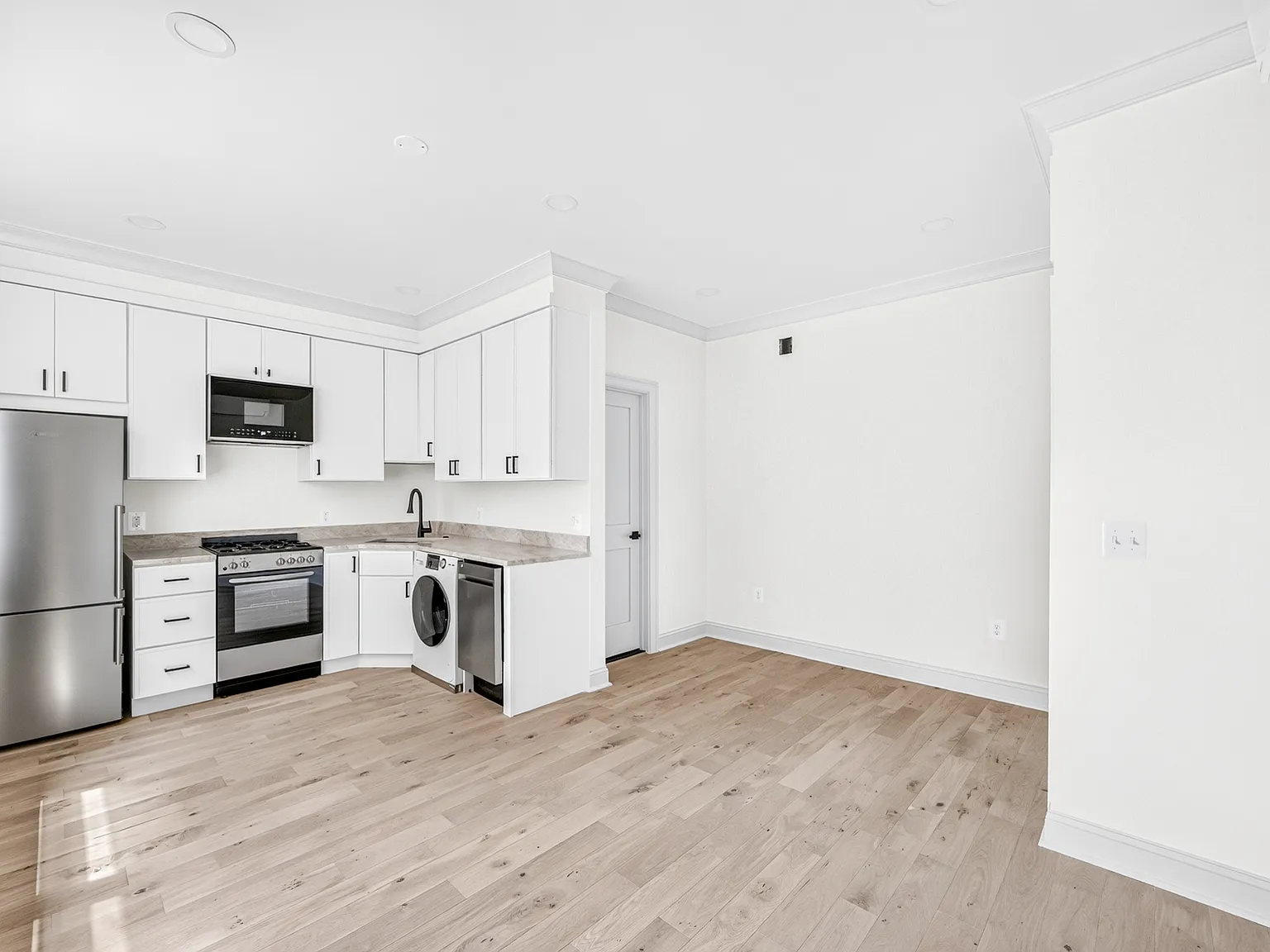 Studio, 330 sqft, $2,100 — Photo 4