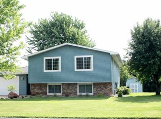 524 10th Ave NW, Dodge Center, MN 55927