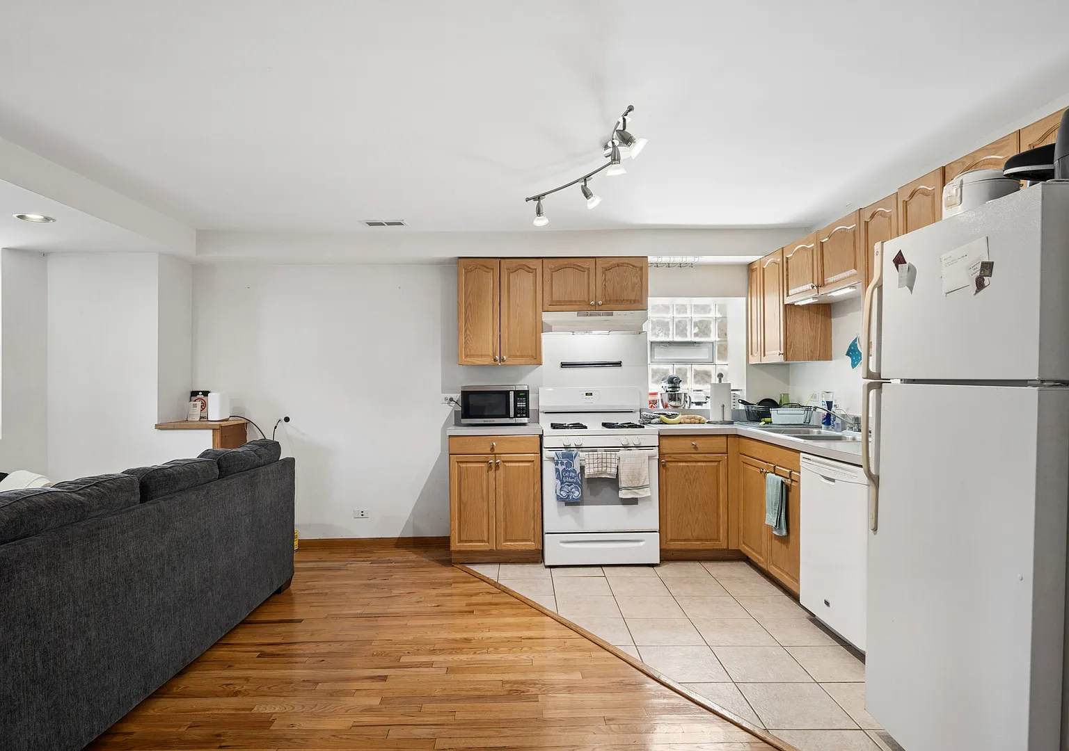 2 bed, 1000 sqft, $2,600 — Photo 3