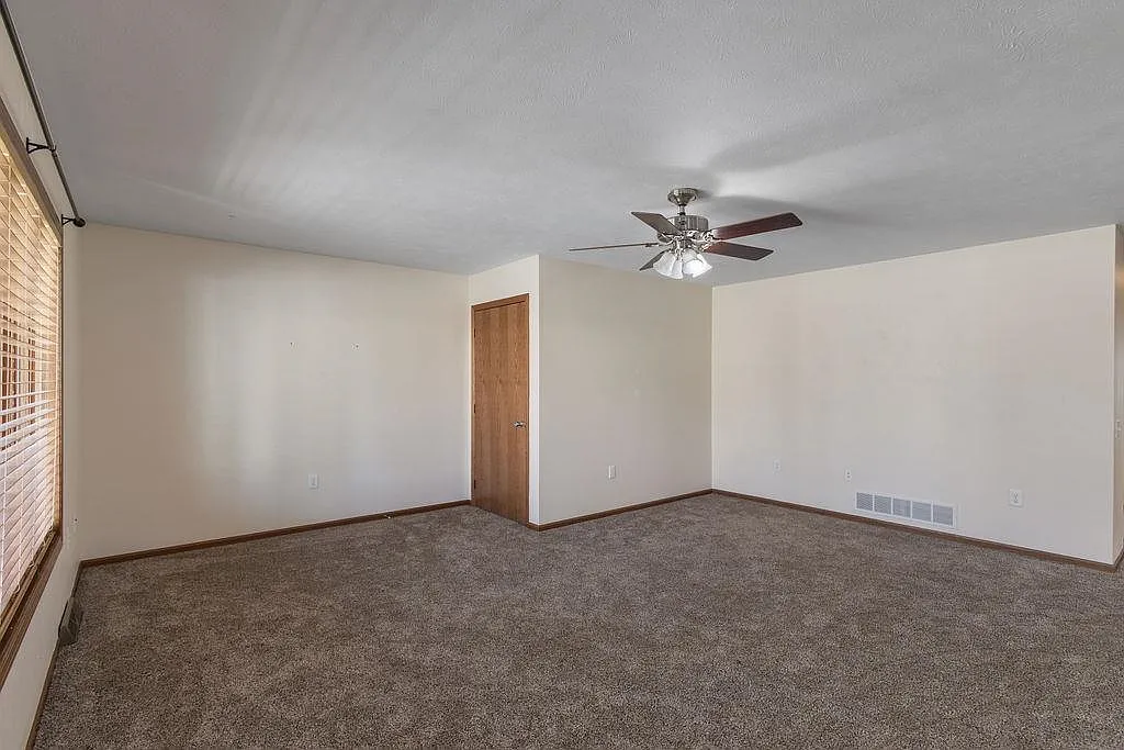 2 bed, 1408 sqft, $1,300 — Photo 4