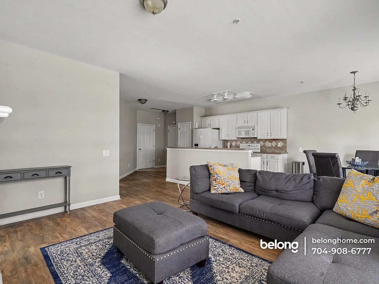 3 bed, 2.0 bath, 2200 sqft, $1,900 — Photo 4