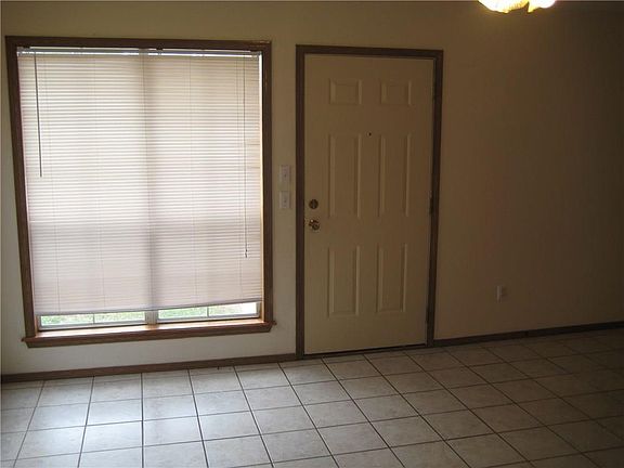 3rd image of 2105 W Roselawn St