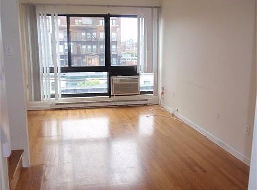 3rd image of 16 Stoneholm St #617