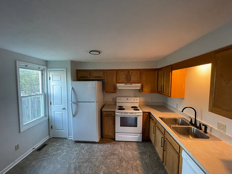 3240 W 127th St — Photo 10