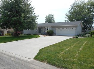 617 Midland Dr, Kewanee, IL 61443
