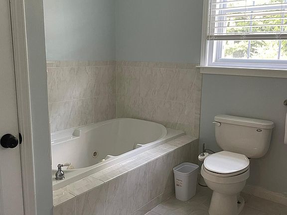 4th image of 641 Emily Ln #1