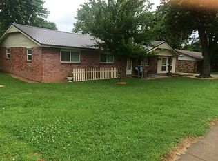 1012 S Dixieland Rd, Rogers, AR 72758