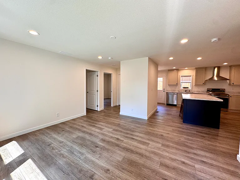 321 E Panorama Dr — Photo 3
