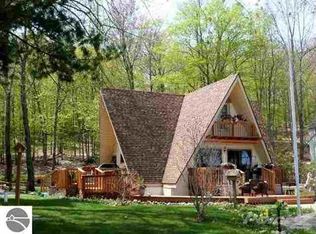 19590 Pleasant View Rd, Lake Ann, MI 49650