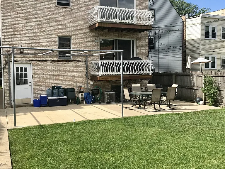 2550 W Winnemac Ave #G — Photo 7