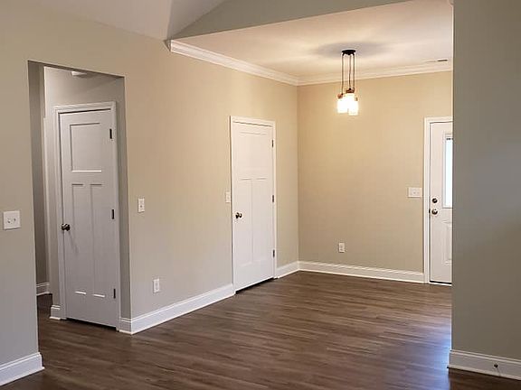 5th image of 108 Churchill Dr