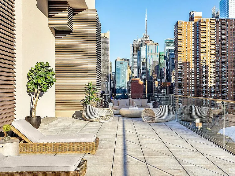 505 W 43rd St #3M — Photo 16