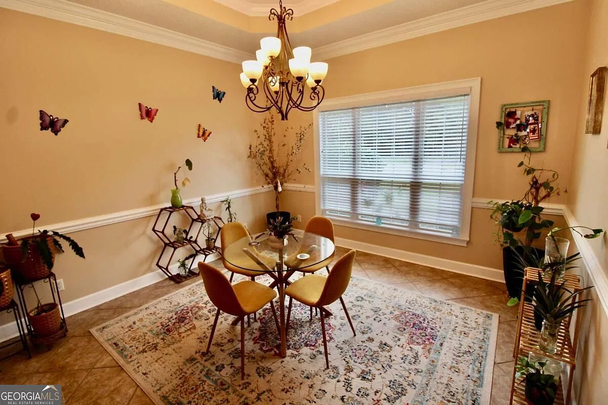 3 bed, 3.0 bath, 2341 sqft, $2,300 — Photo 2