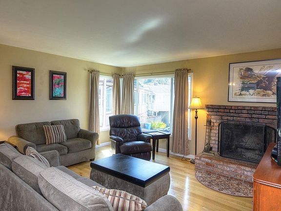 3rd image of 1564 Miranda Ct