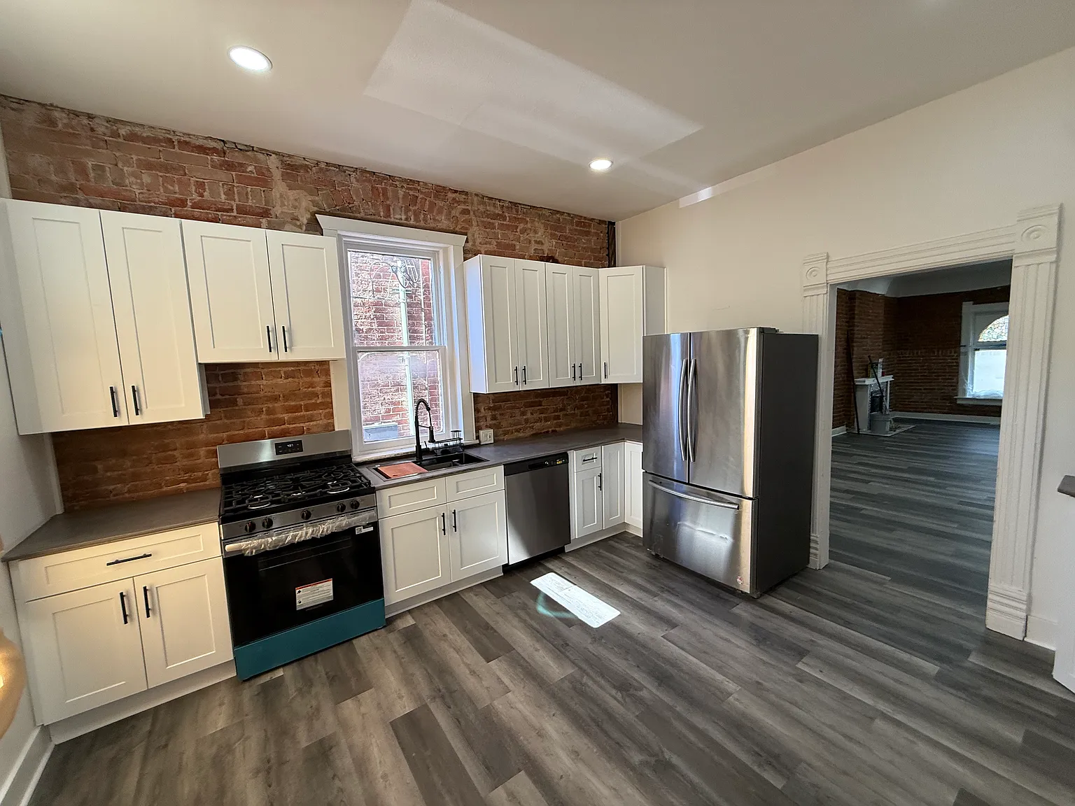2 bed, 1200 sqft, $2,200 — Photo 3