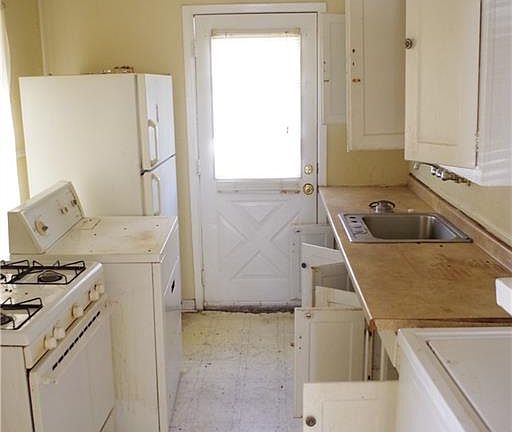4th image of 2014 Oakwood St