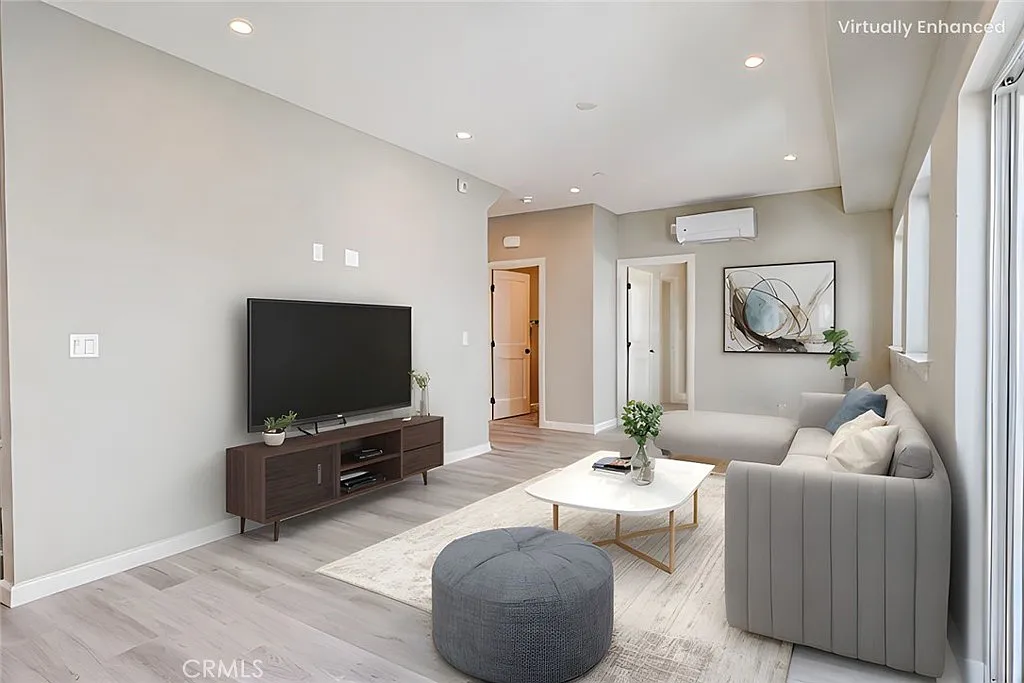 4 bed, 1369 sqft, $3,845 — Photo 3