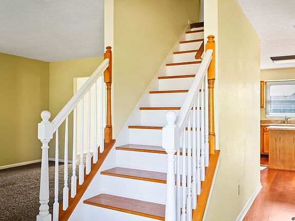 3rd image of 3229 Gardenia Dr