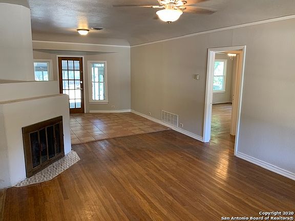 3rd image of 2241 W Magnolia Ave