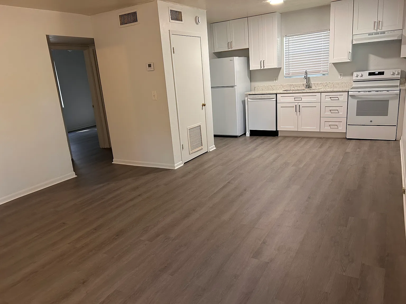 2 bed, 800 sqft, $1,375 — Photo 3