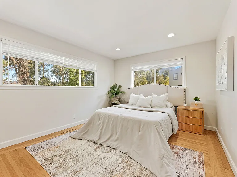 866 Alma Pl — Photo 18
