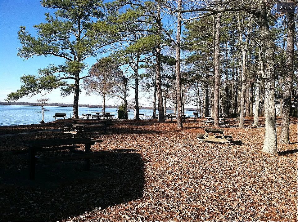 2nd image of 124 Chickasaw Trl