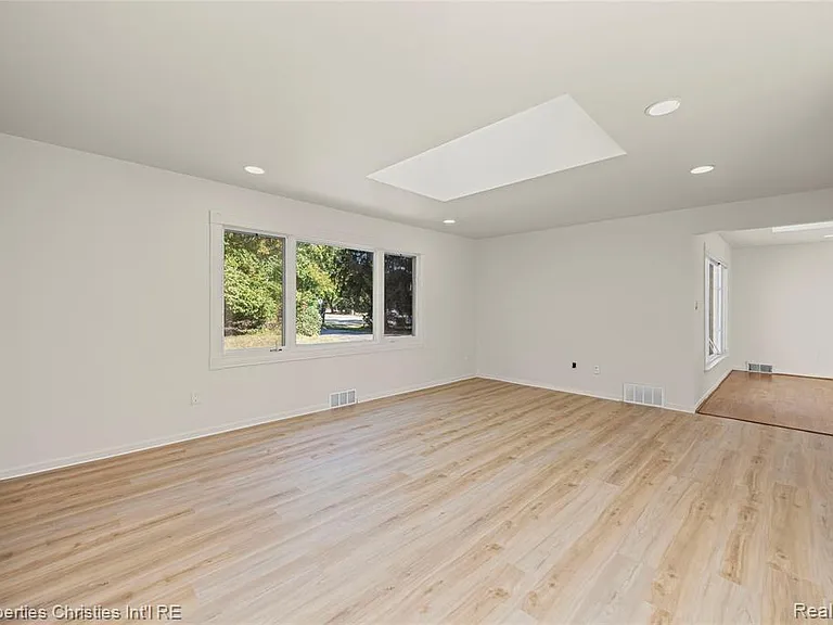 6550 Inkster Rd — Photo 6