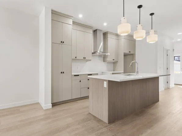 284 Paterson Way SW, Edmonton, AB T6W 4E2