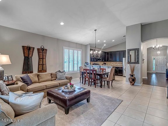 2nd image of 909 Gallier Pl