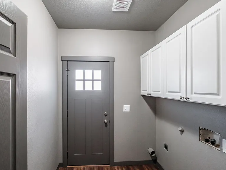 380 24th St NE — Photo 18