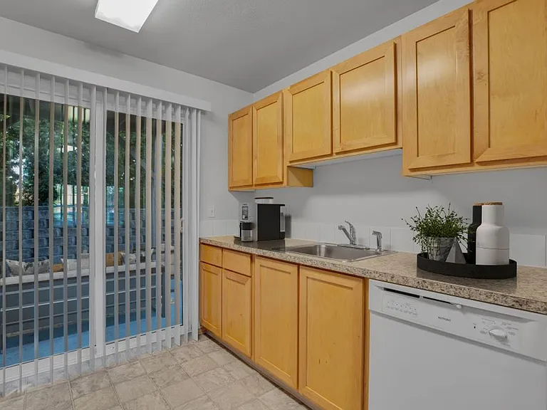 Highly sought after 1,2,3-bedroom flat and townhome apartments — Photo 11