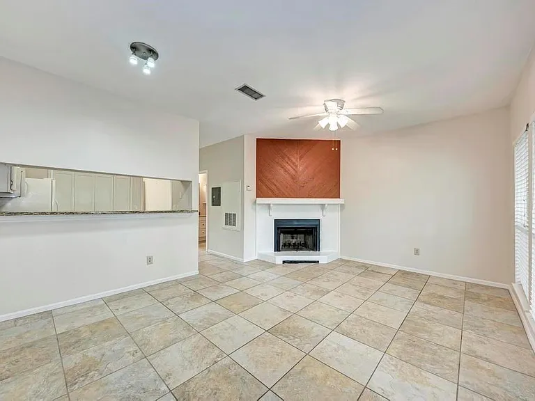 2901 San Jacinto Blvd #107 — Photo 2