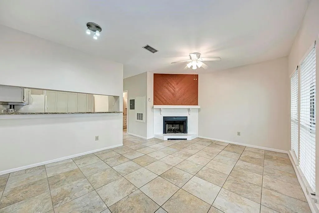 Building Photo - 2901 San Jacinto Blvd #107