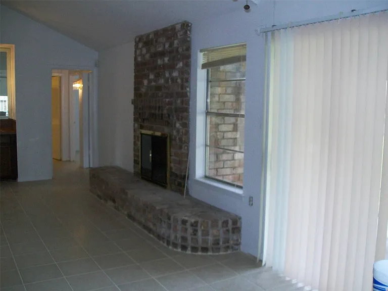 2526 Valley Forest Dr — Photo 15