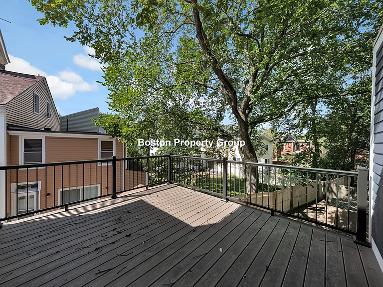 River St — Photo 12