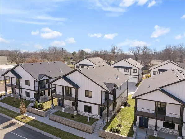 8825 Cortez St, Overland Park, KS 66212