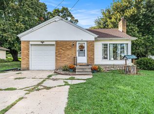 29 S Kent St, Kent City, MI 49330