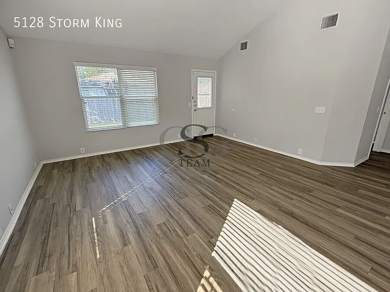 5128 Storm King — Photo 5