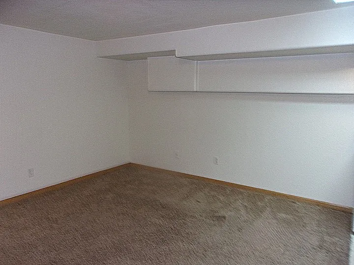 2 bed, 900 sqft, $1,275 — Photo 2