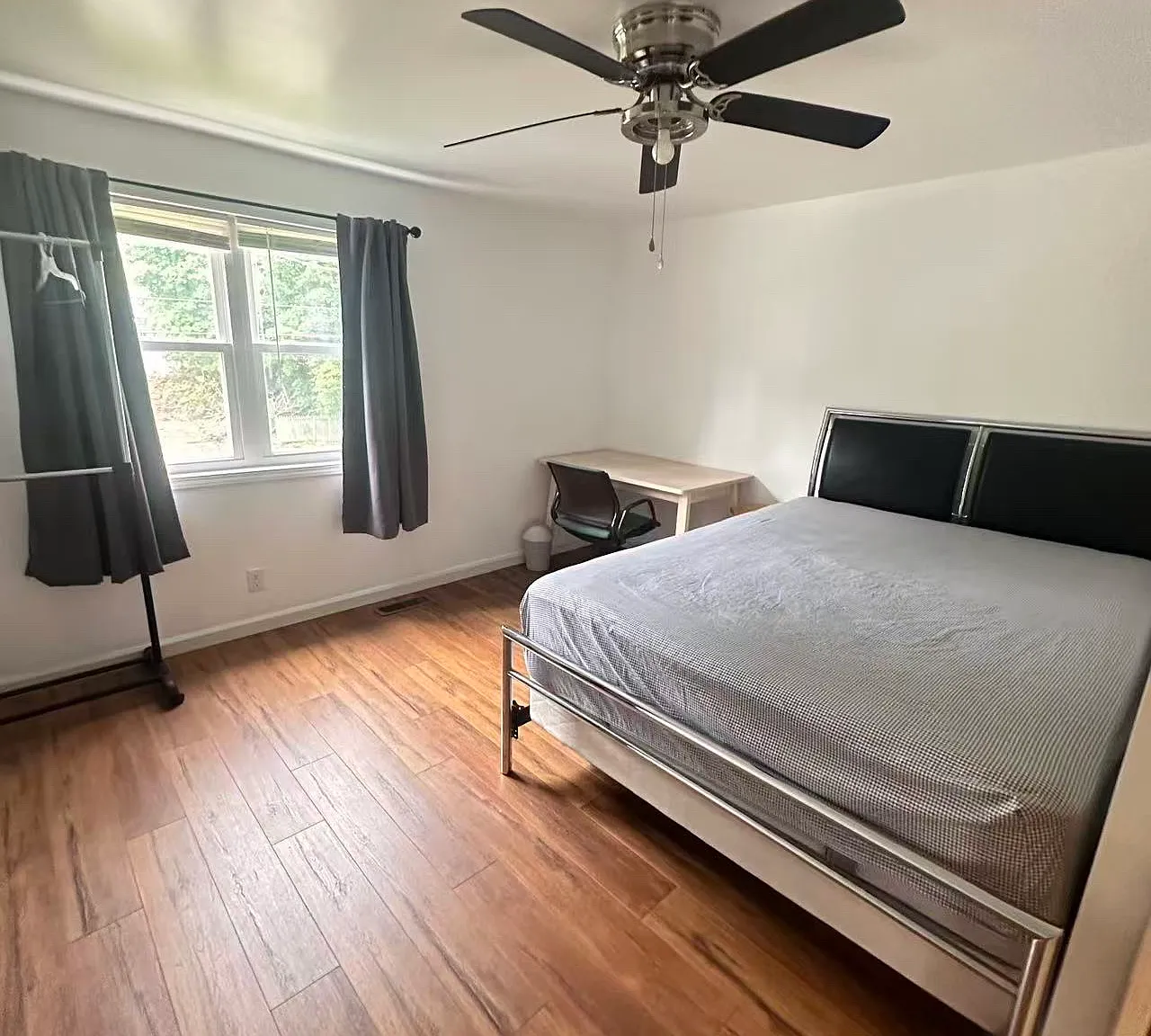 3 bed, 1300 sqft, $2,000 — Photo 4