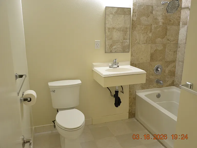 Main bathroom, 2nd floor with tub/shower combo.