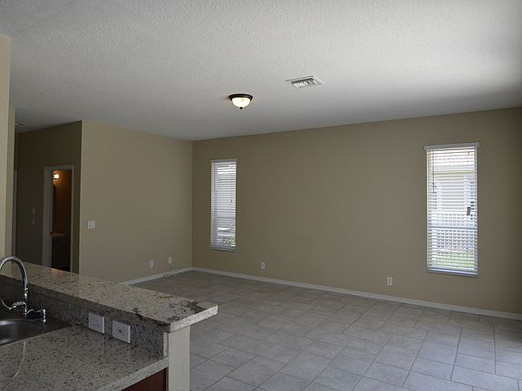 3rd image of 16212 Segovia Cir N
