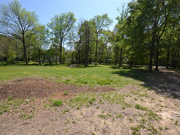3rd image of 215 Clower Ave