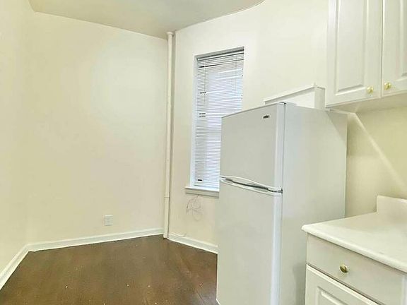 4th image of 414 E 77th St #3BB