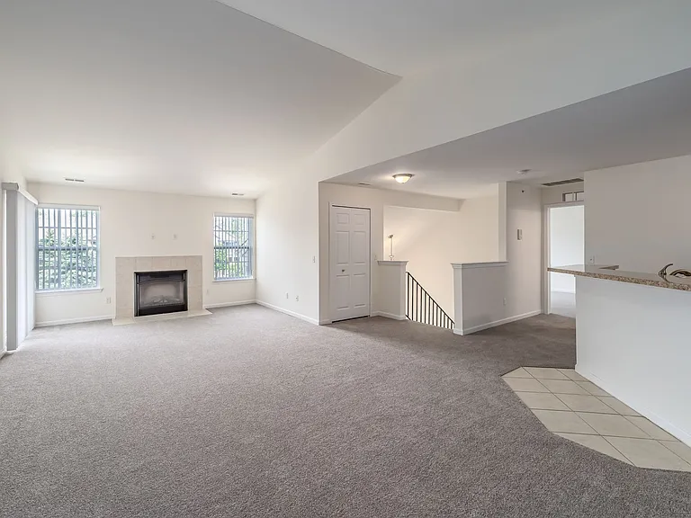 Ashford Apartments — Photo 54