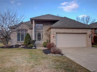 8478 Stonehaven Dr, Williamsville, NY 14221